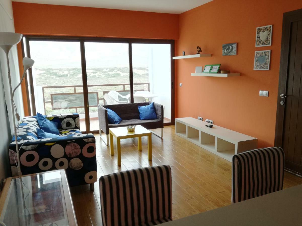 Surfhouse Hostel Famara Caleta De Famara Buitenkant foto